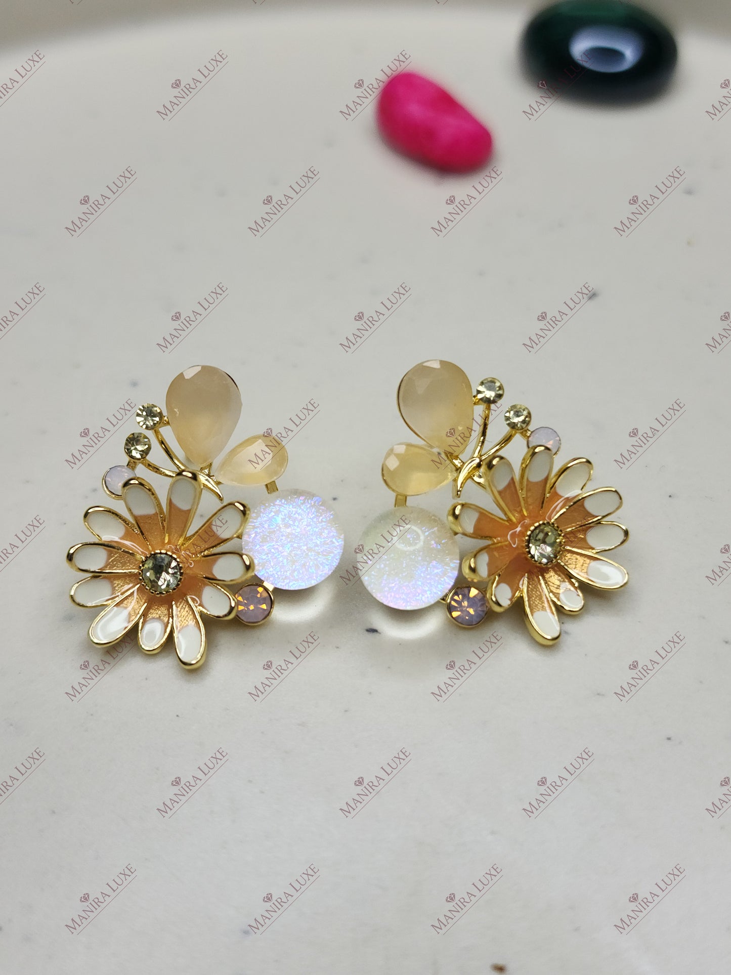 PETAL &FLUTTER STUDS GOLD EARRINGS