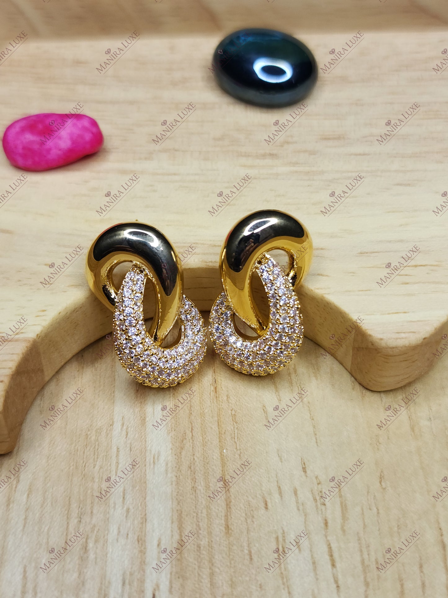 UNITY KNOT GOLD EARRING