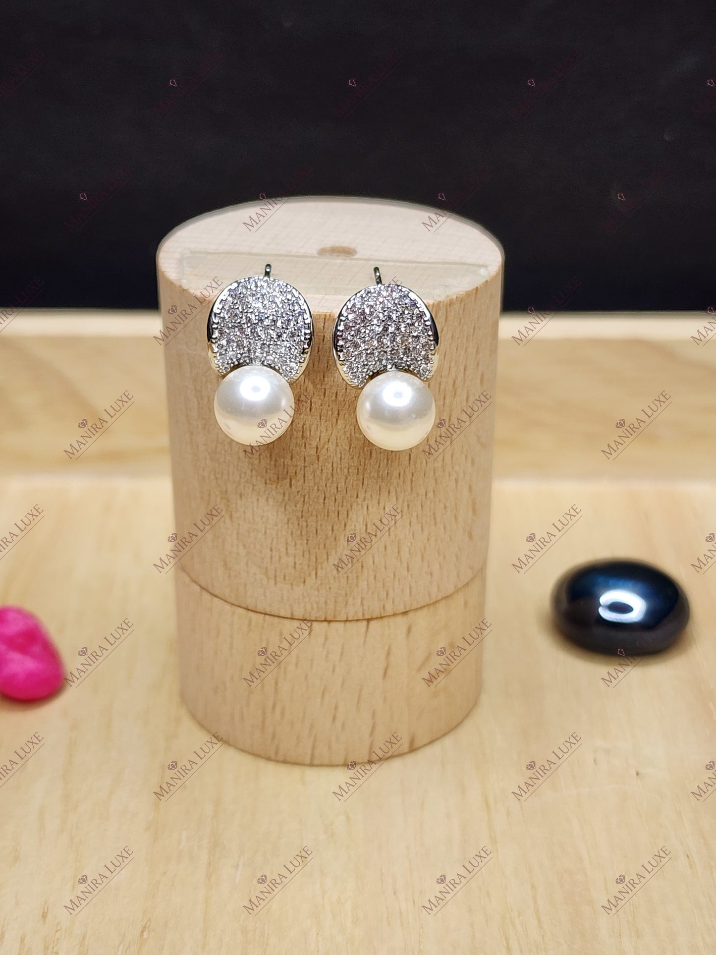 NEBULA MIST GOLD EARRING