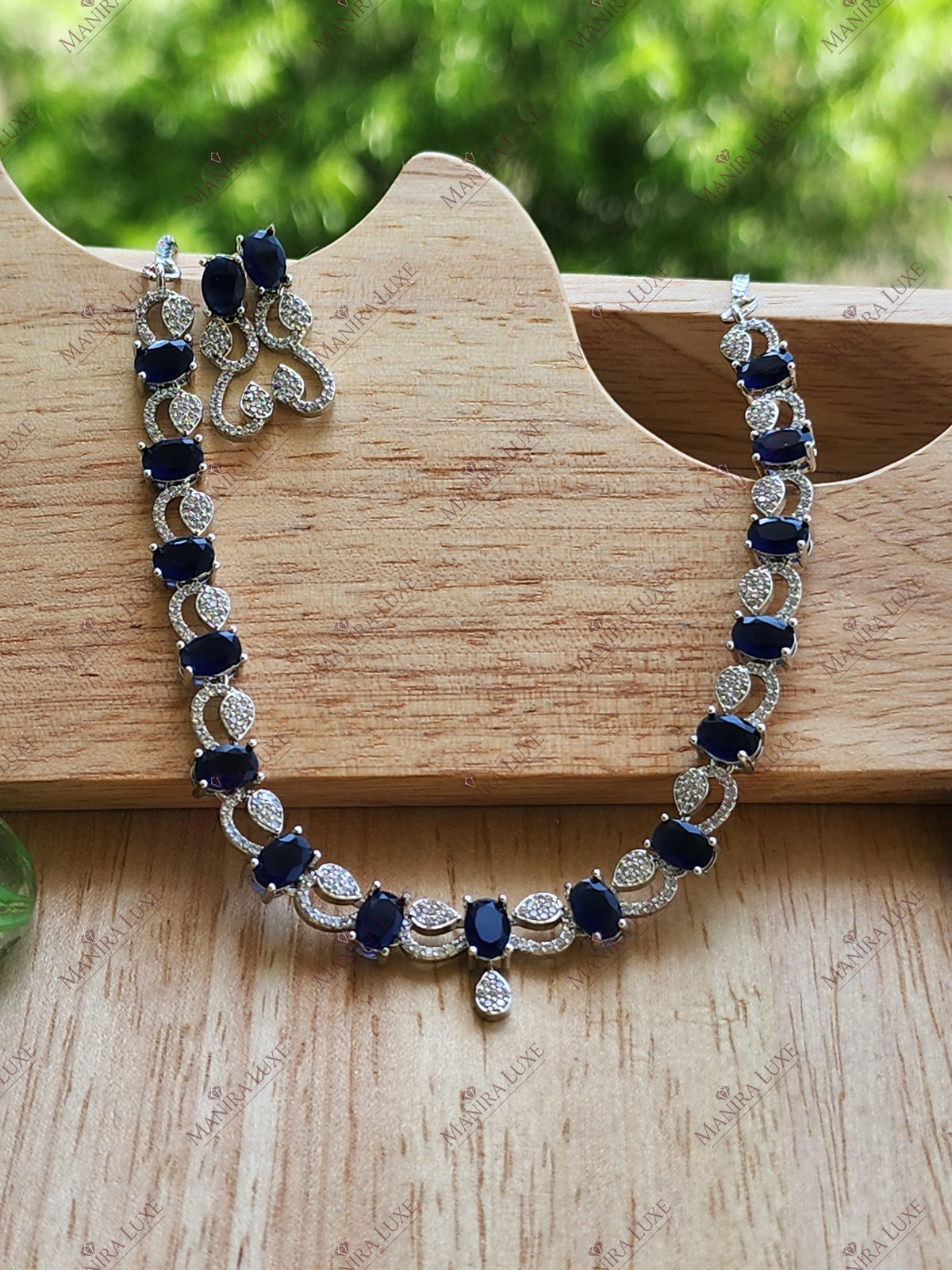 SERPENTINE SHIMMER SILVER NECKLACE WITH EARRINGS