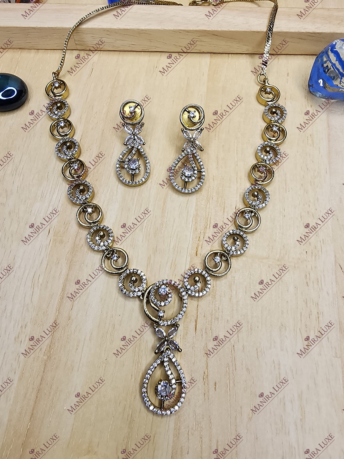CRIMSON PETAL WHIRL GOLD NECKLACE WITH EARRINGS