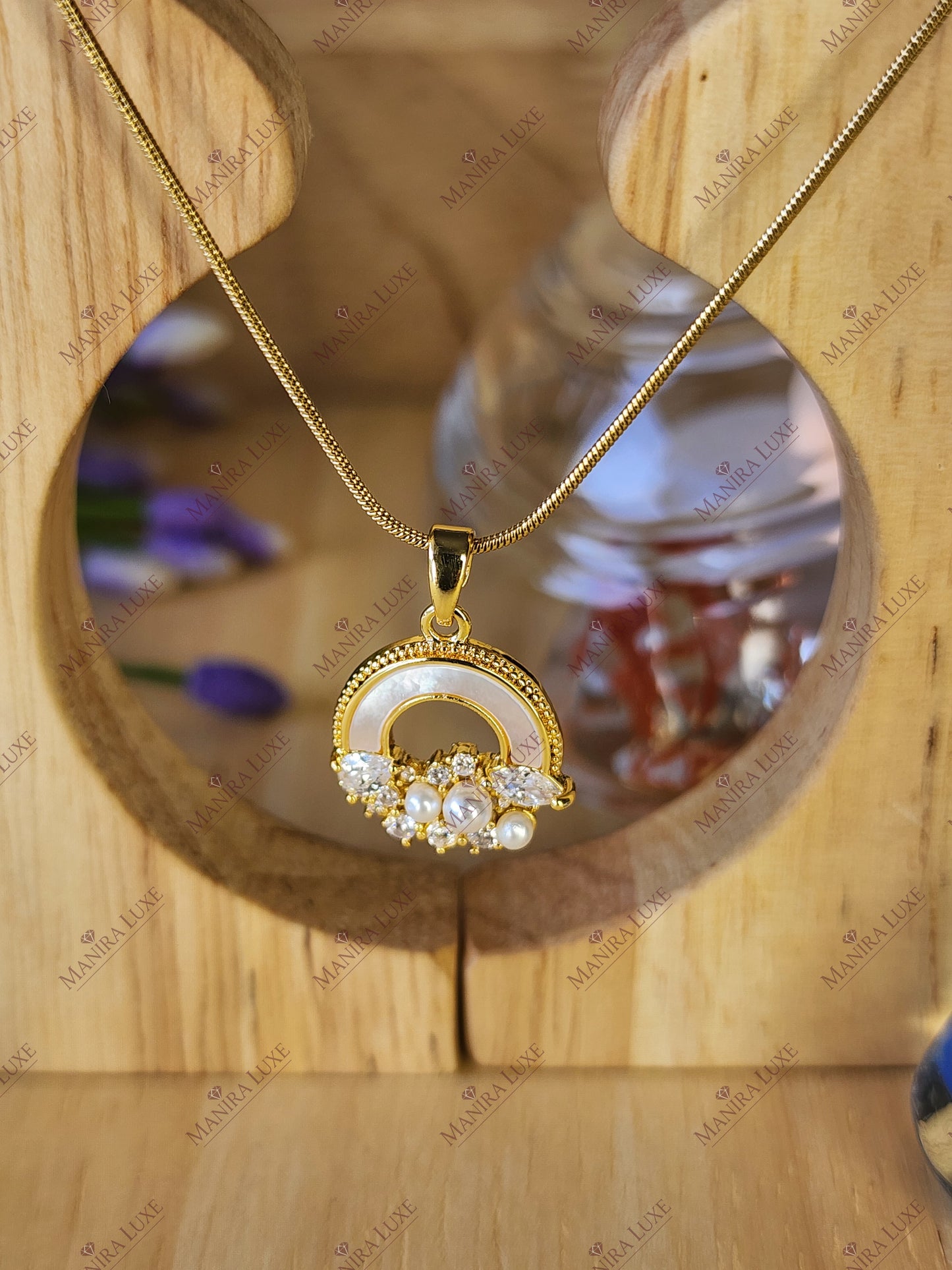 ASTRAEA'S CURVE GOLD NECKLACE