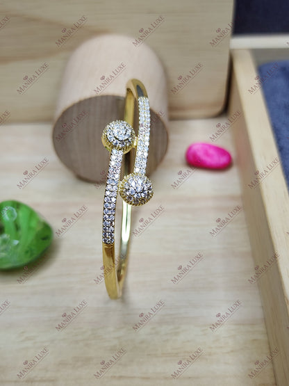 THE ECLIPSE TWIST GOLD BRACELET