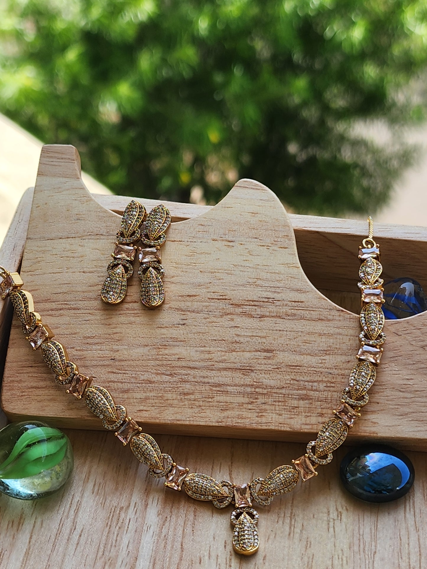THE MINT FROST ROYAL GOLD NECKLACE WITH EARRINGS