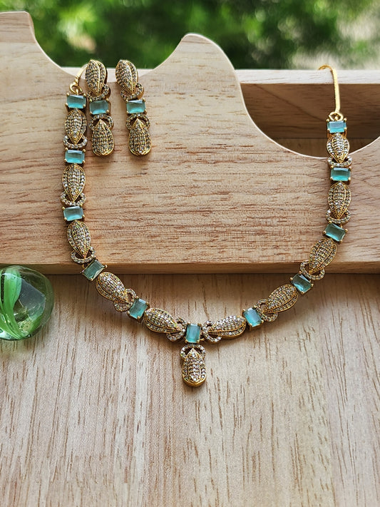 THE MINT FROST ROYAL GOLD NECKLACE WITH EARRINGS