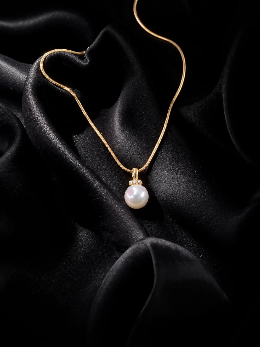 Lustrous Pearl Drop Gold Necklace