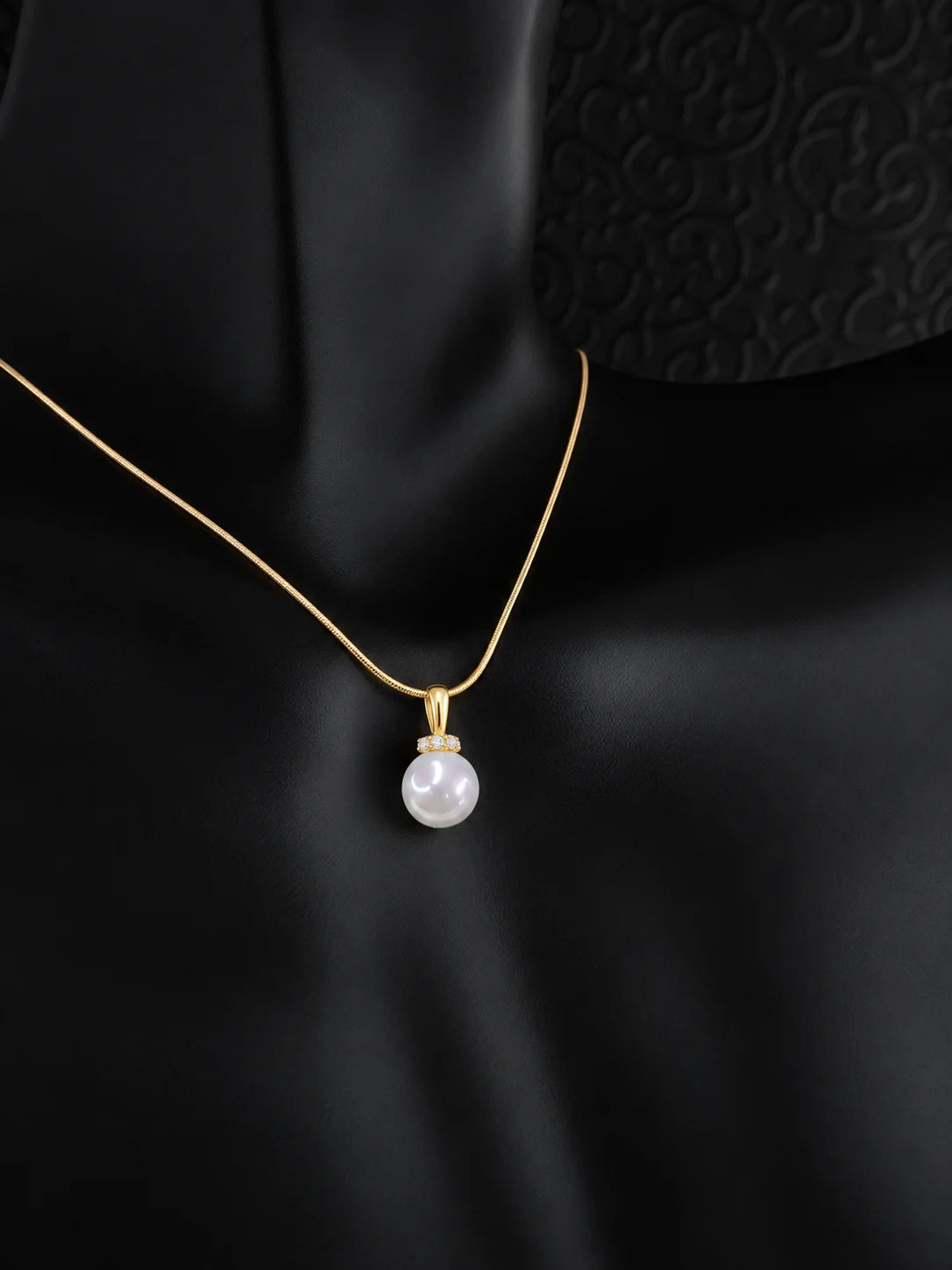 Lustrous Pearl Drop Gold Necklace
