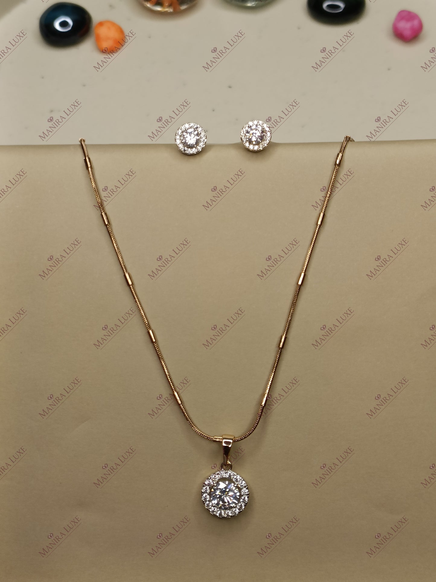 THE CLASSIC CIRCLE ROSE GOLD NECKLACE WITH EARRINGS