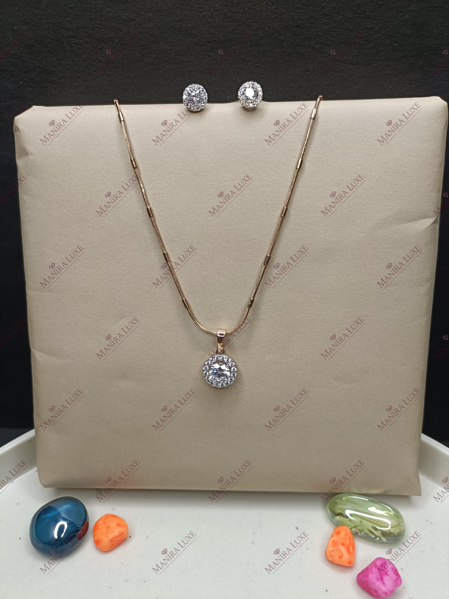 THE CLASSIC CIRCLE ROSE GOLD NECKLACE WITH EARRINGS