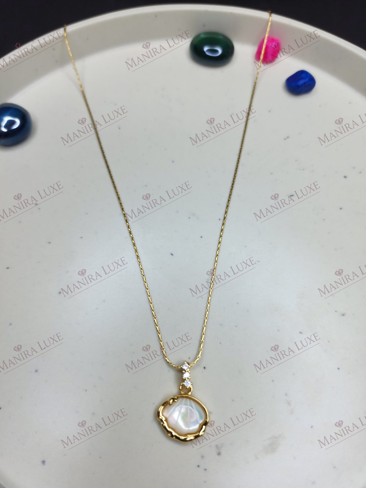 LUMINOUS TIDE GOLD NECKLACE
