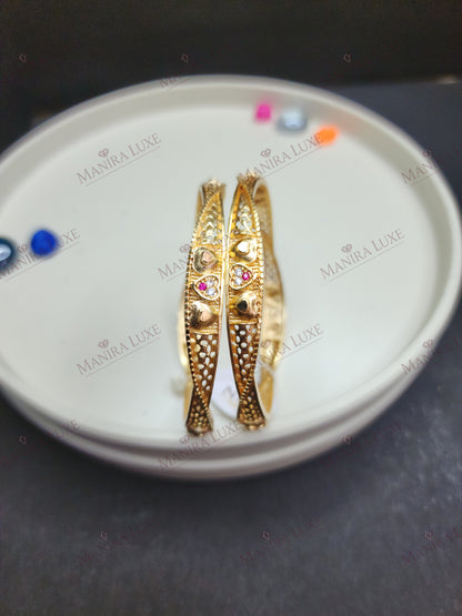 AURA OF AMORE GOLD BANGLES