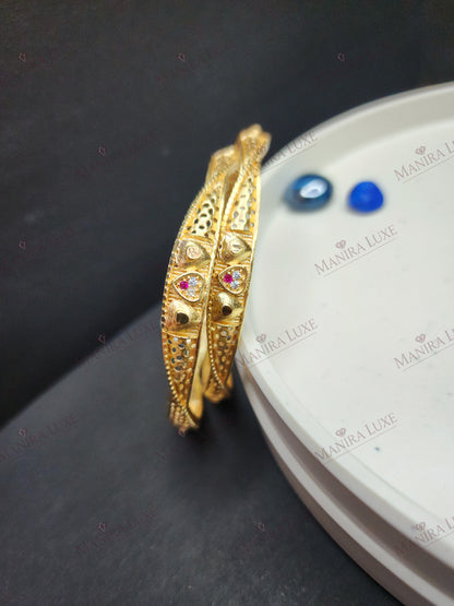 AURA OF AMORE GOLD BANGLES