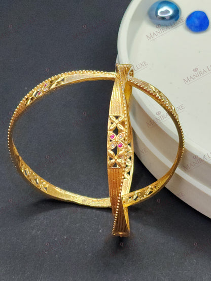 GEOMETRIC PETALS GOLD BANGLES