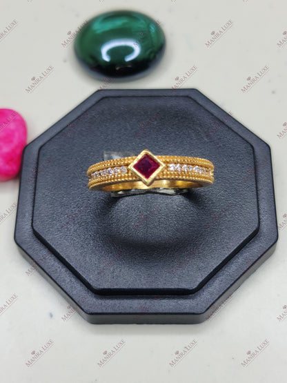 SOVEREIGN SQUARE GOLD RING