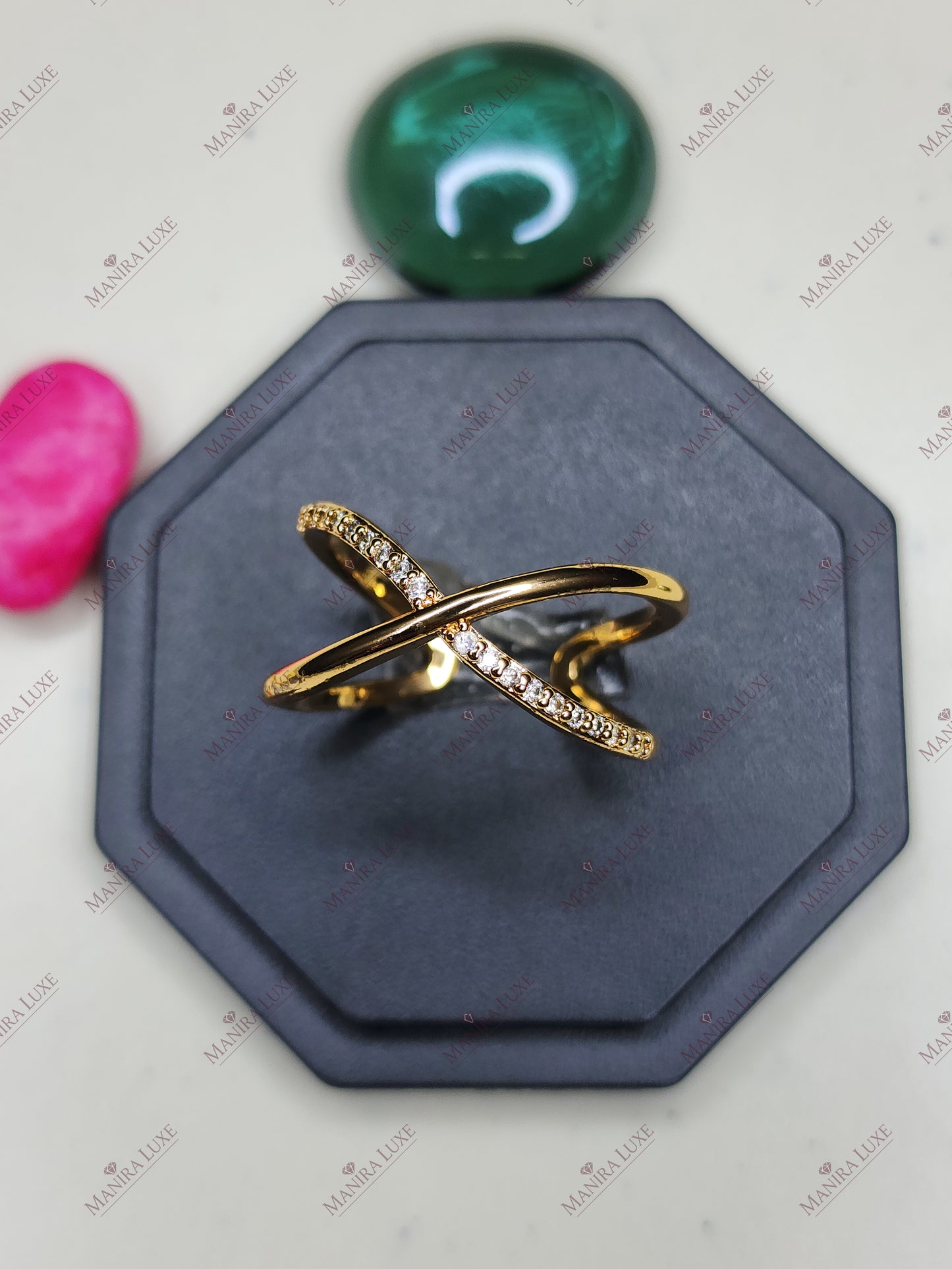 ASTRAEA'S KNOT GOLD RING