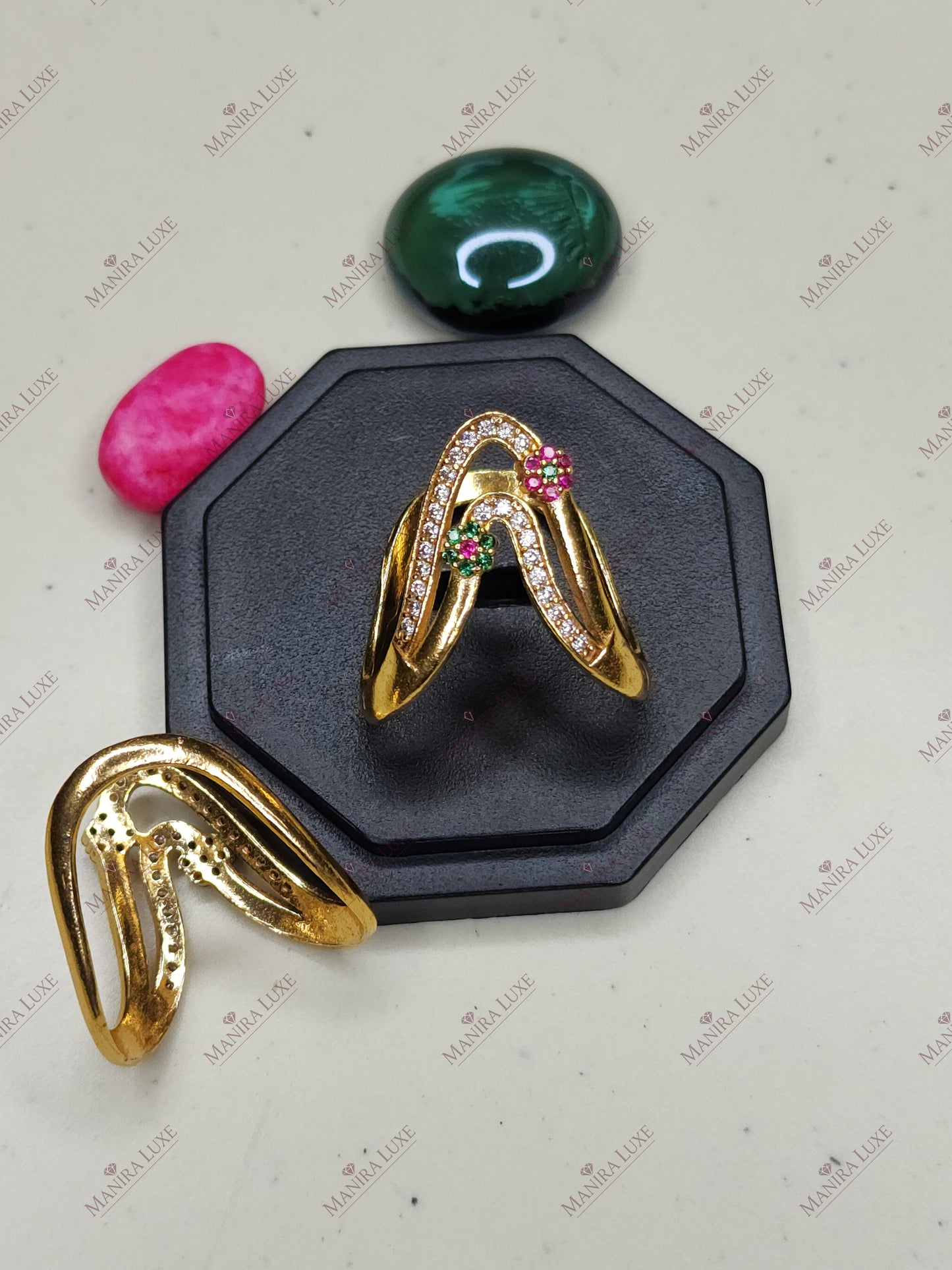 THE VERDANT V-GLOW GOLD RING