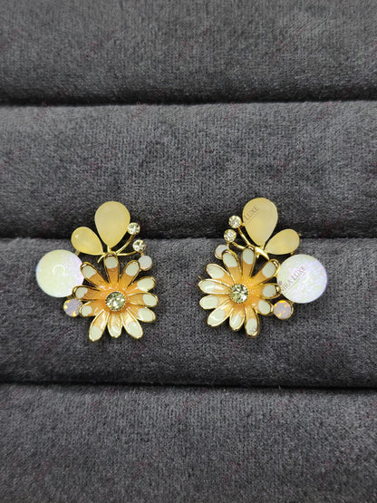 PETAL &FLUTTER STUDS GOLD EARRINGS