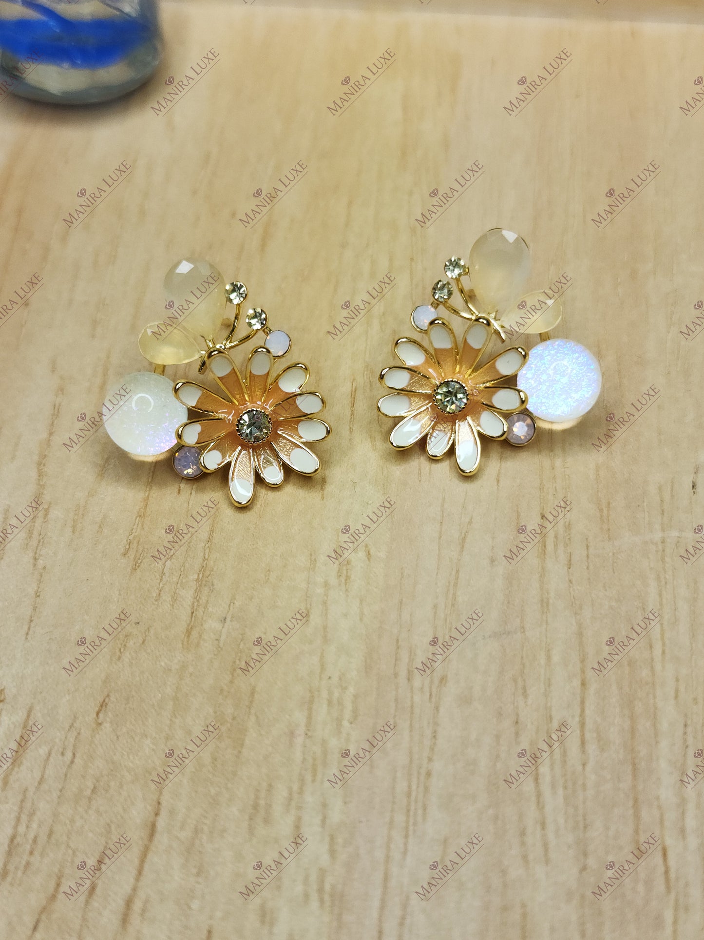 PETAL &FLUTTER STUDS GOLD EARRINGS