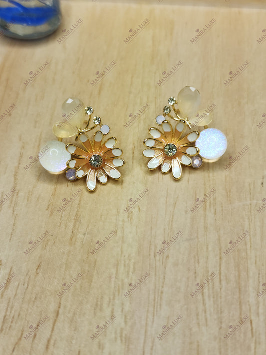 PETAL &FLUTTER STUDS GOLD EARRINGS