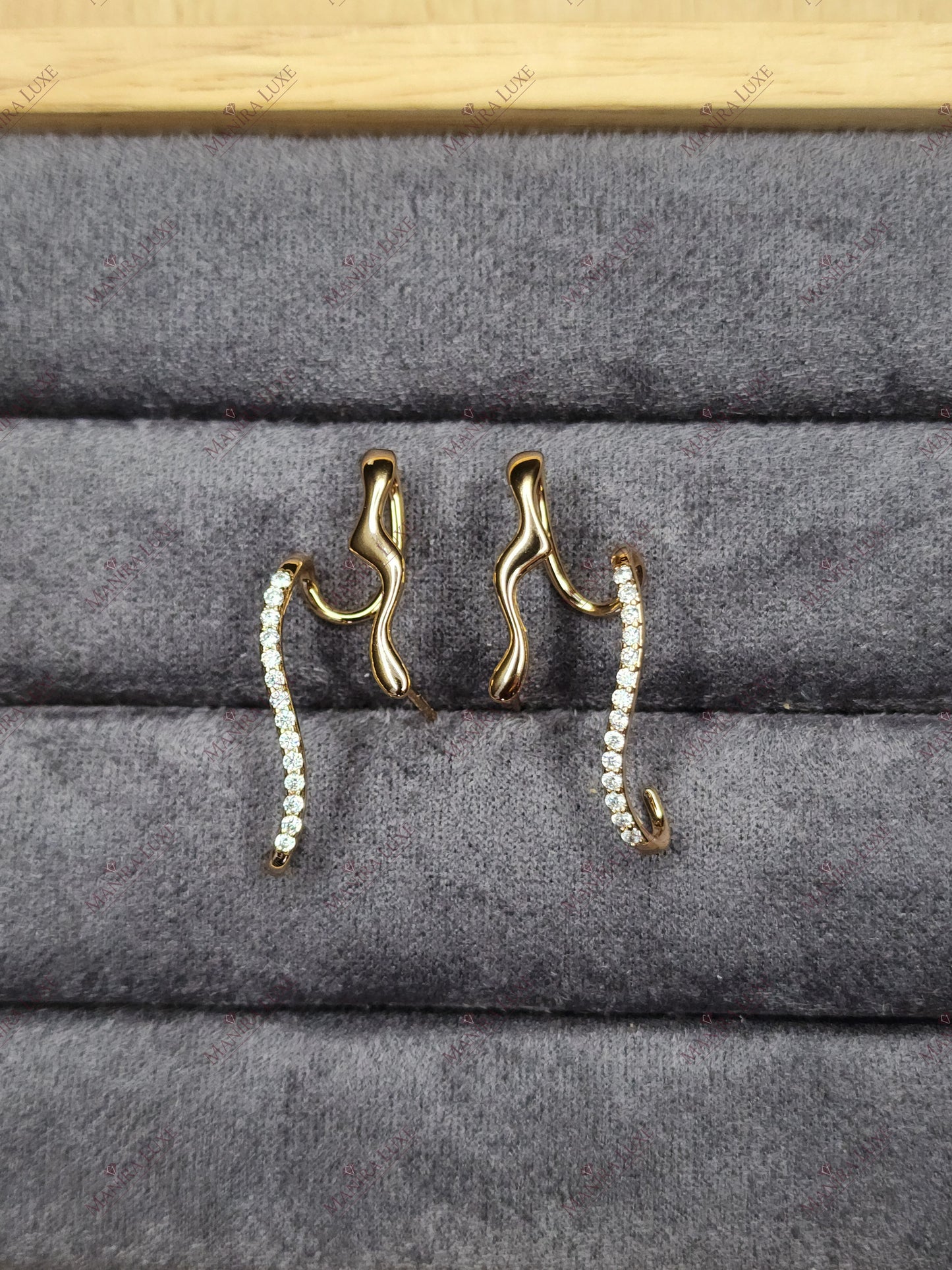 STAR-DUST STREAM GOLD EARRING