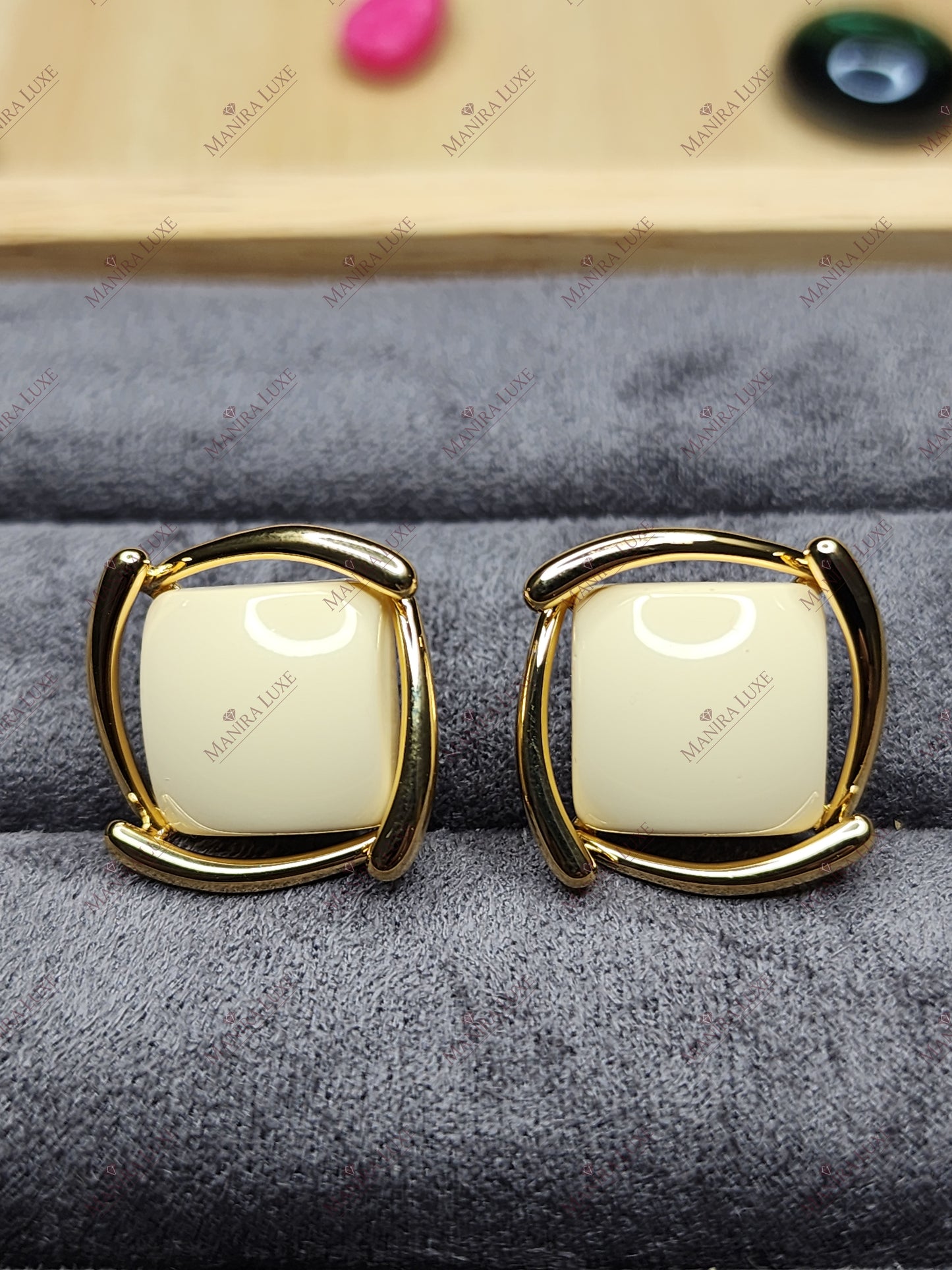 AMBER HORIZON STUDS GOLD EARRING