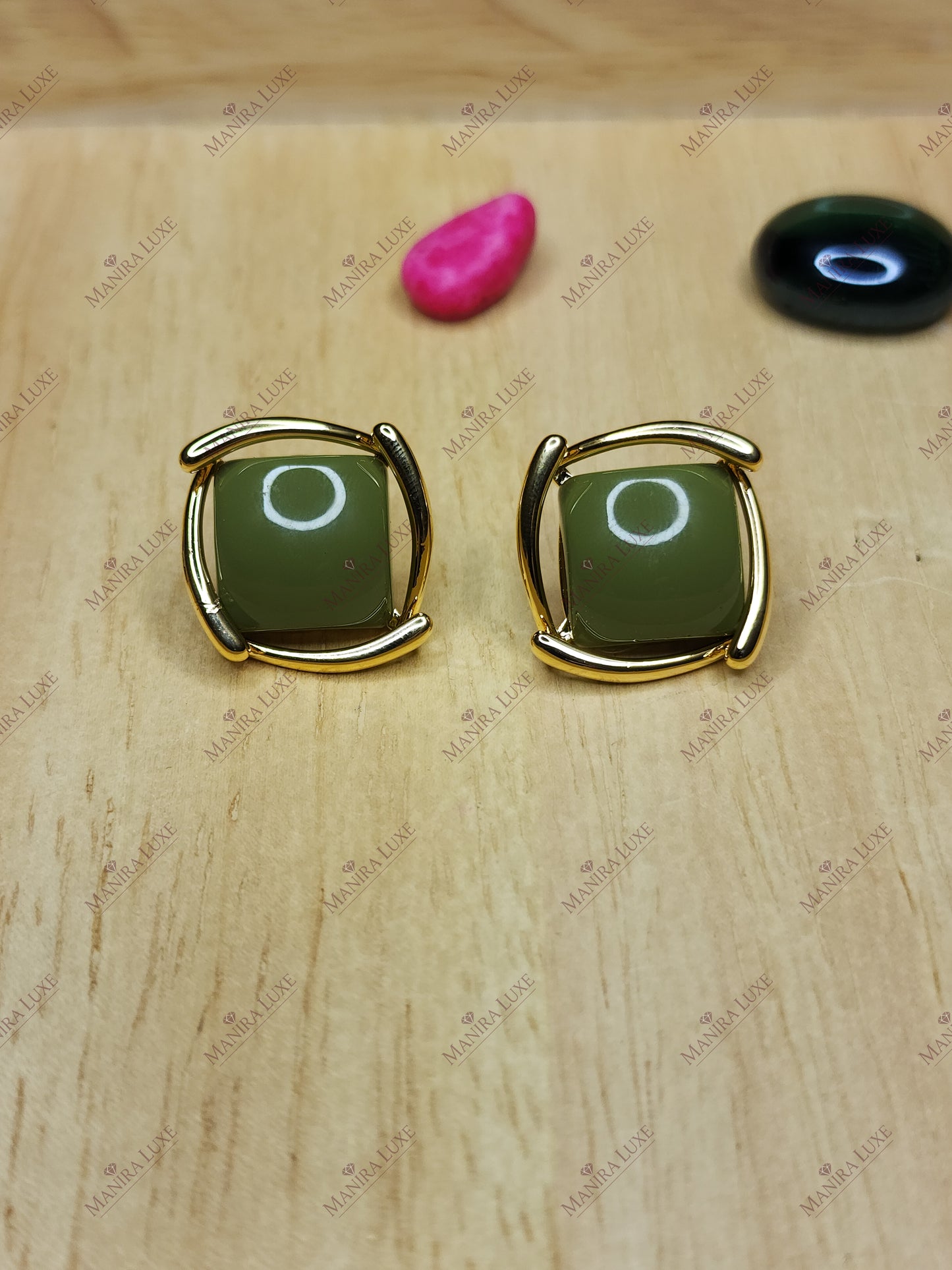 AMBER HORIZON STUDS GOLD EARRING