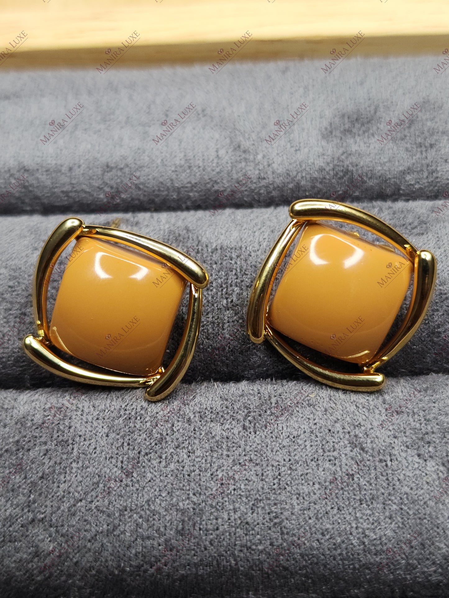 AMBER HORIZON STUDS GOLD EARRING