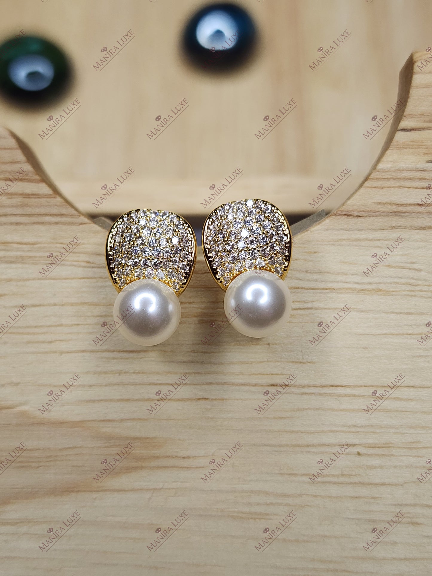 NEBULA MIST GOLD EARRING
