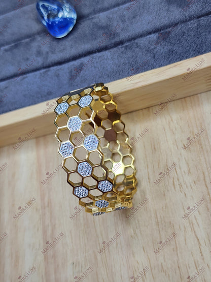 THE AURELIA HIVE GOLD BRACELET