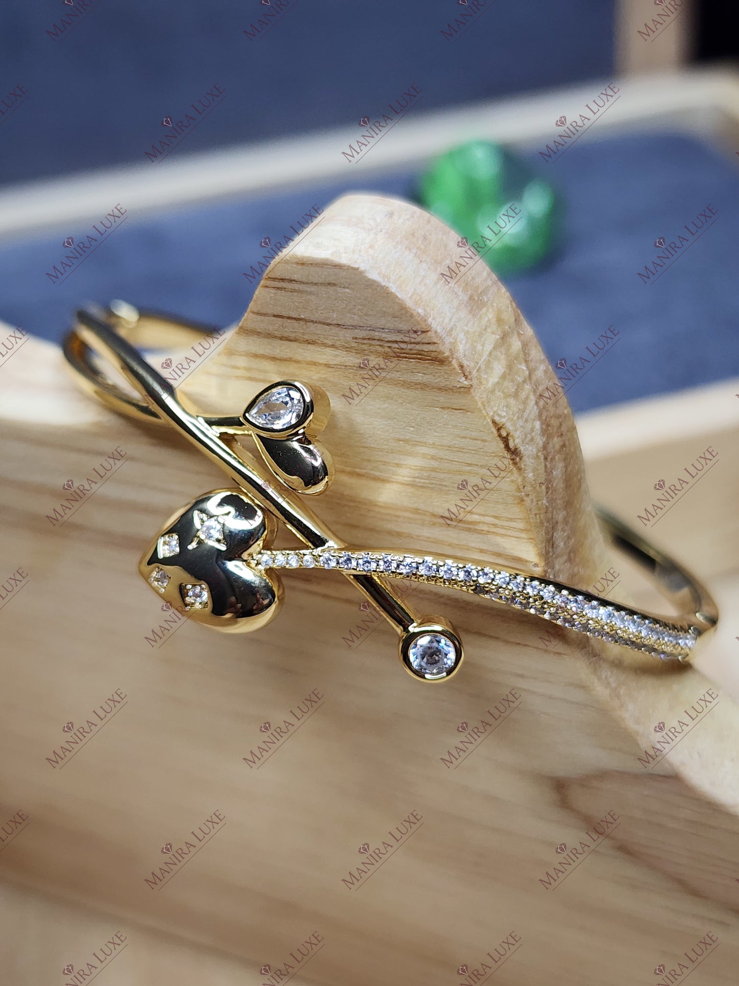 ASTRAEA'S HEART GOLD BRACELET