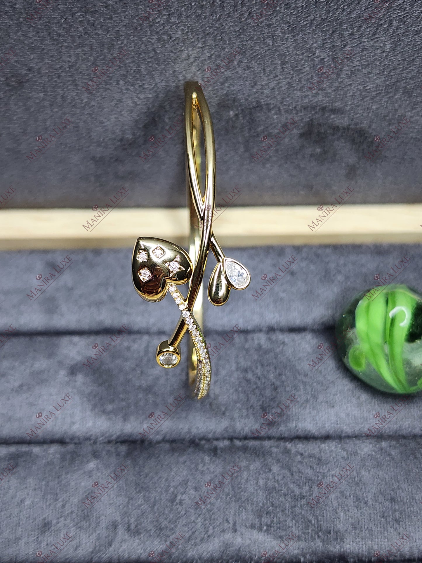 ASTRAEA'S HEART GOLD BRACELET