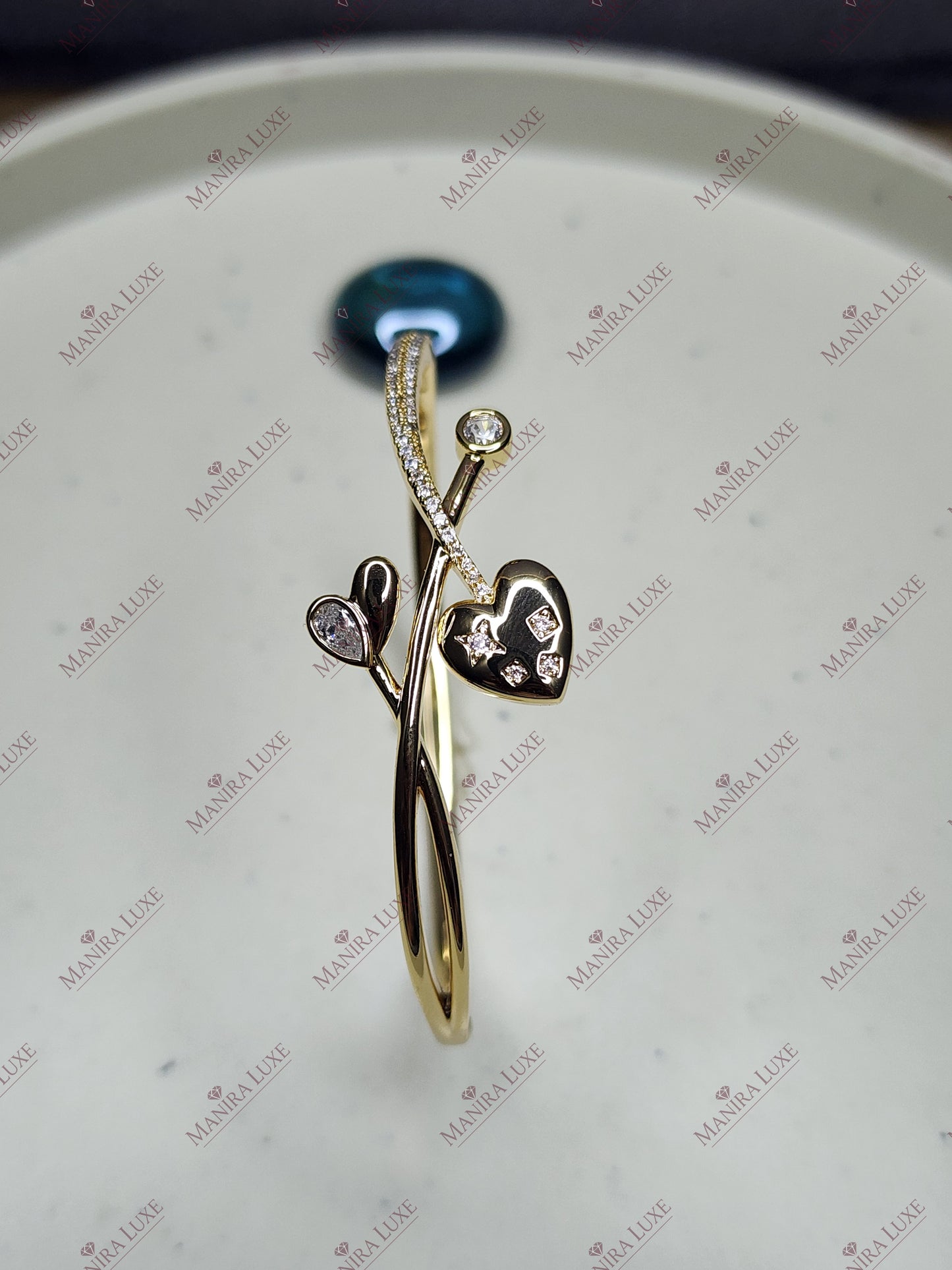 ASTRAEA'S HEART GOLD BRACELET