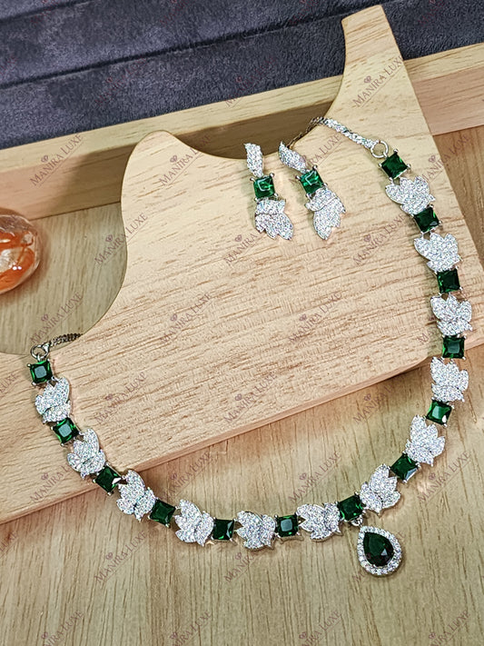 EMERALD PAPILLON SILVER NECKLACE WITH EARRINGS