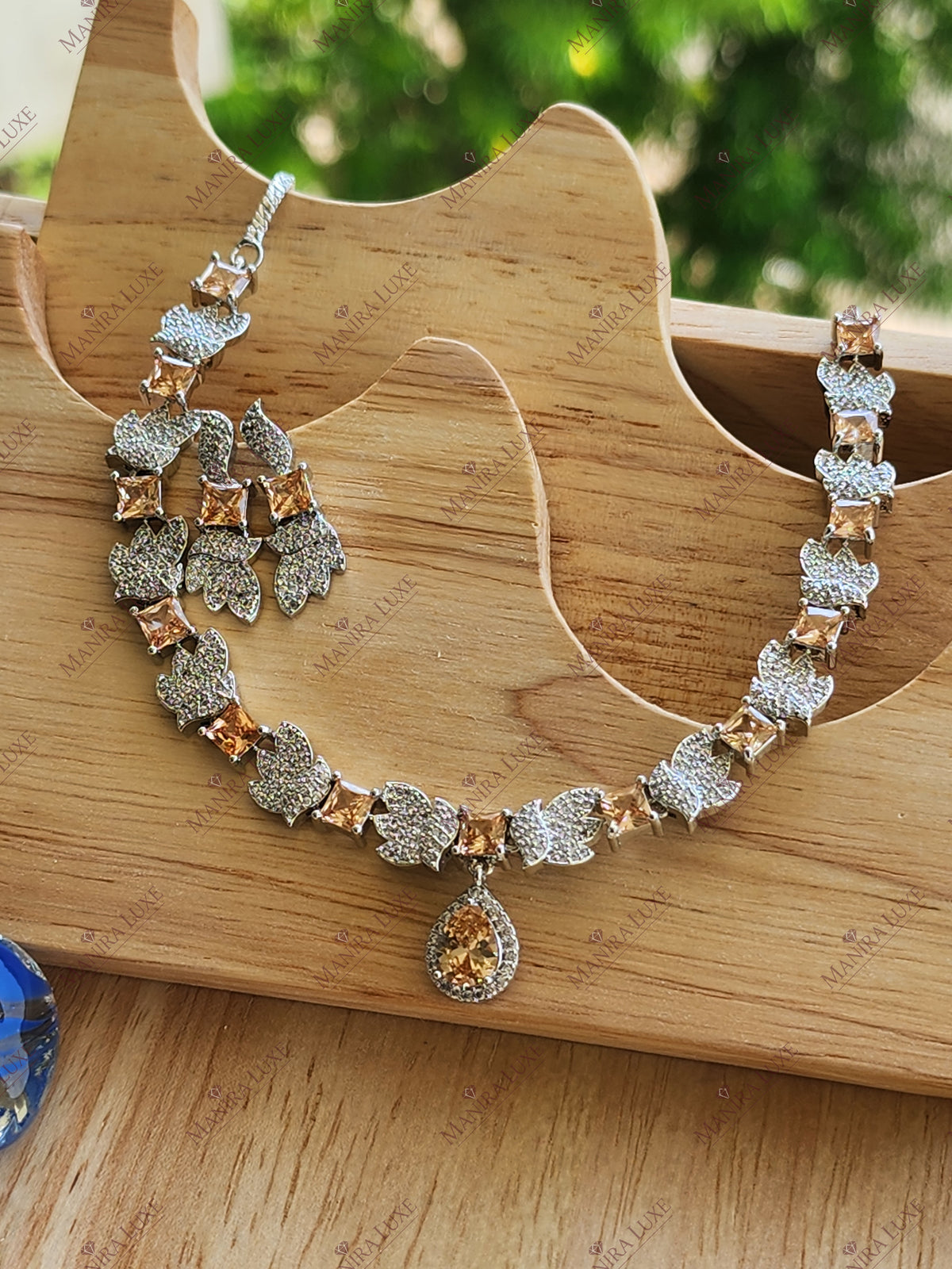 EMERALD PAPILLON SILVER NECKLACE WITH EARRINGS