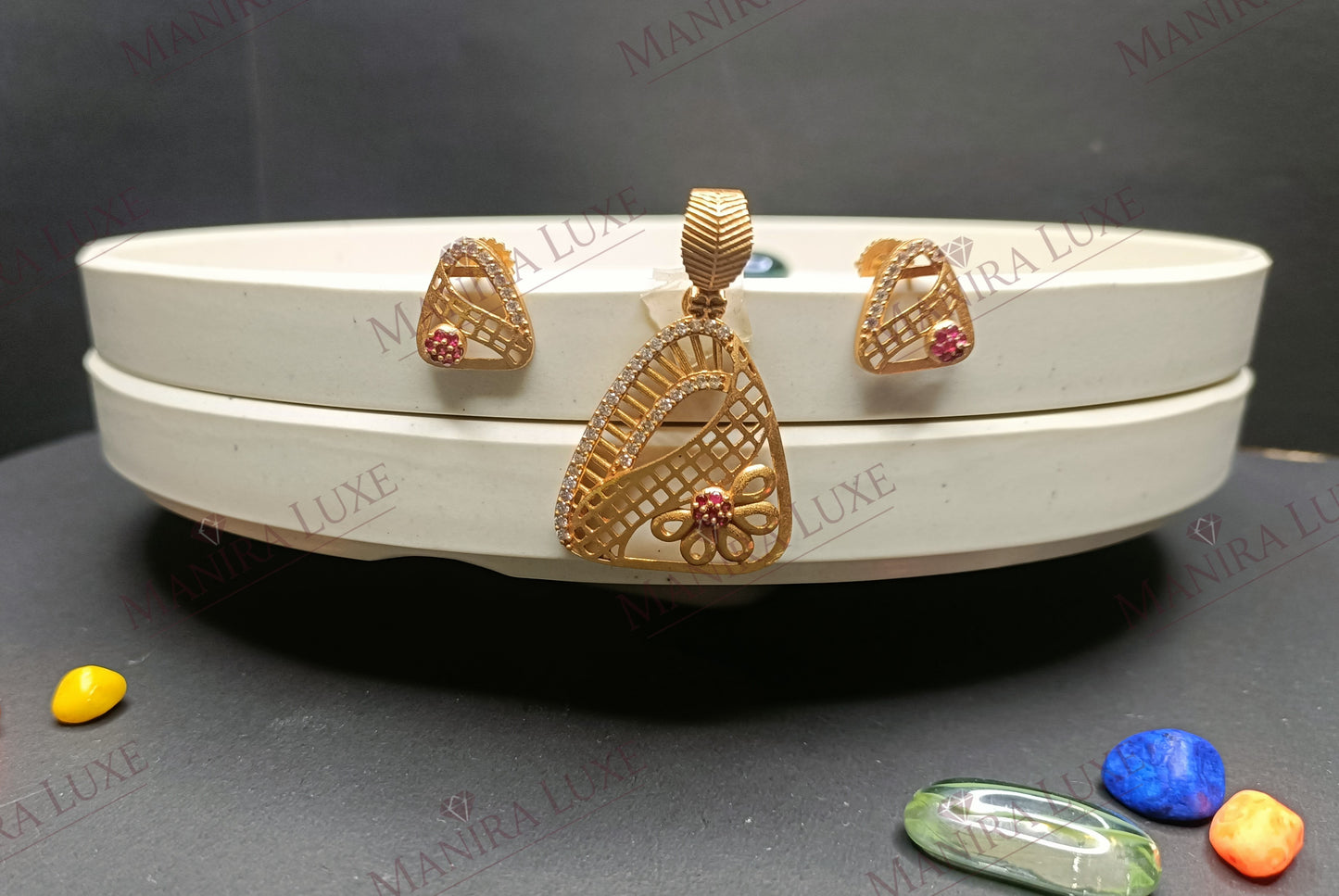 THE AMARA ROSE GOLD PENDANT & EARRING SET