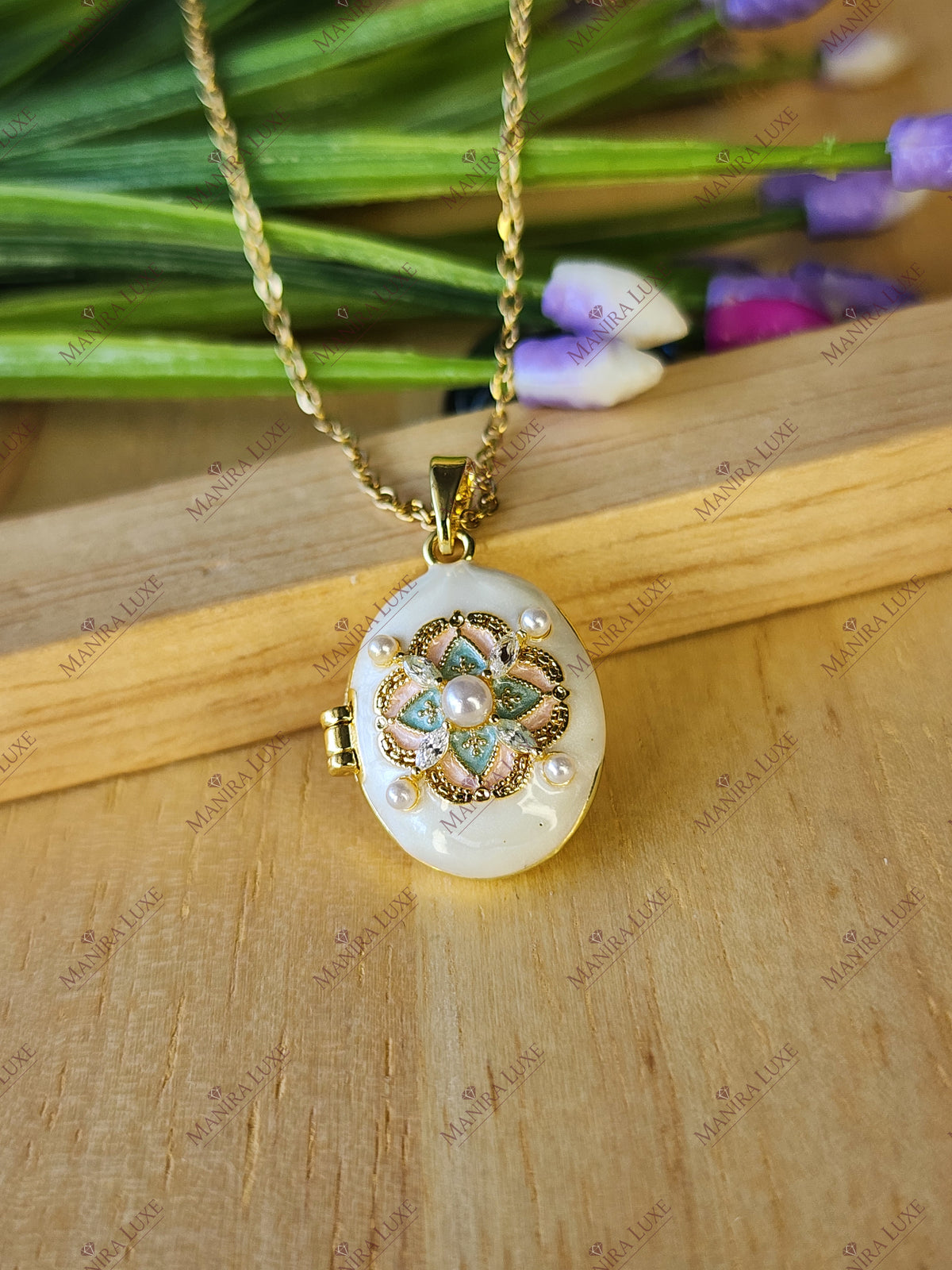 VICTORIAN CAMEO BLOOM GOLD NECKLACE