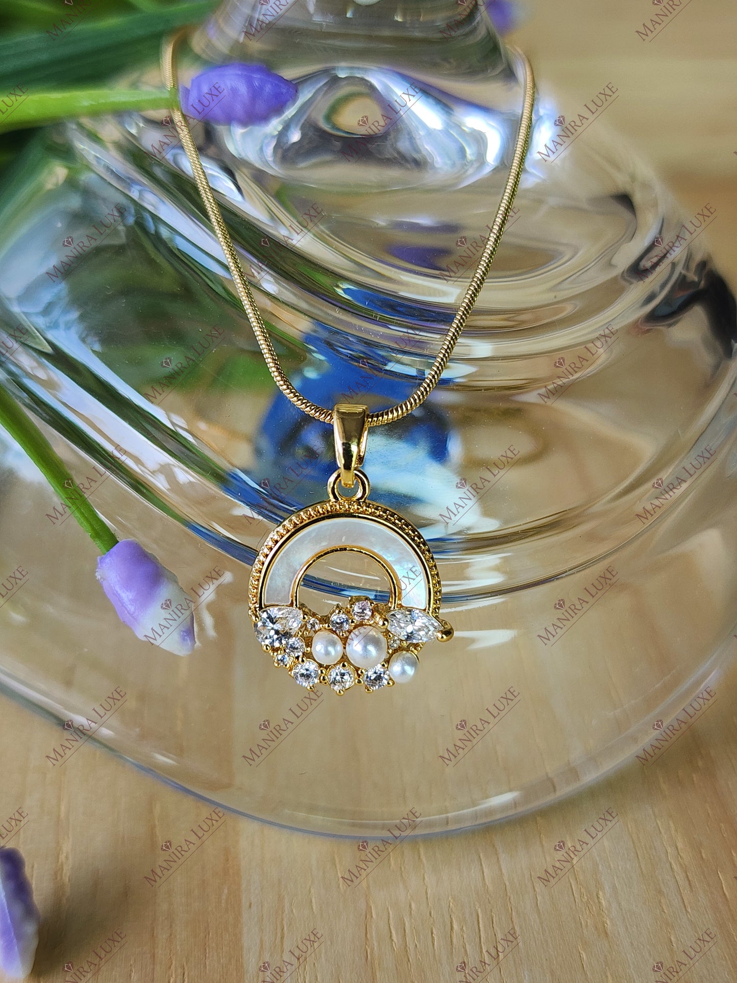 ASTRAEA'S CURVE GOLD NECKLACE