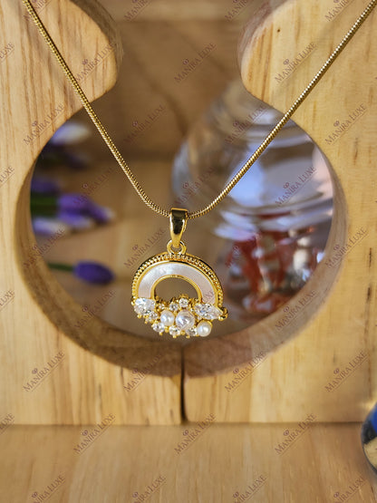 ASTRAEA'S CURVE GOLD NECKLACE