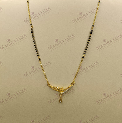 THE CRESCENT CURVE GOLD SHORT MANGALSUTRA