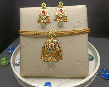 GOLDEN PADMINI CHOKER STYLE NECKLACE & EARRING SET
