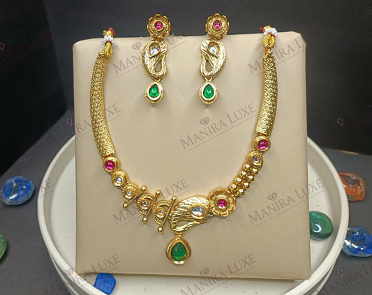 FESTIVE FLAIR GOLD CHOKER STYLE NECKLACE & EARRING SET