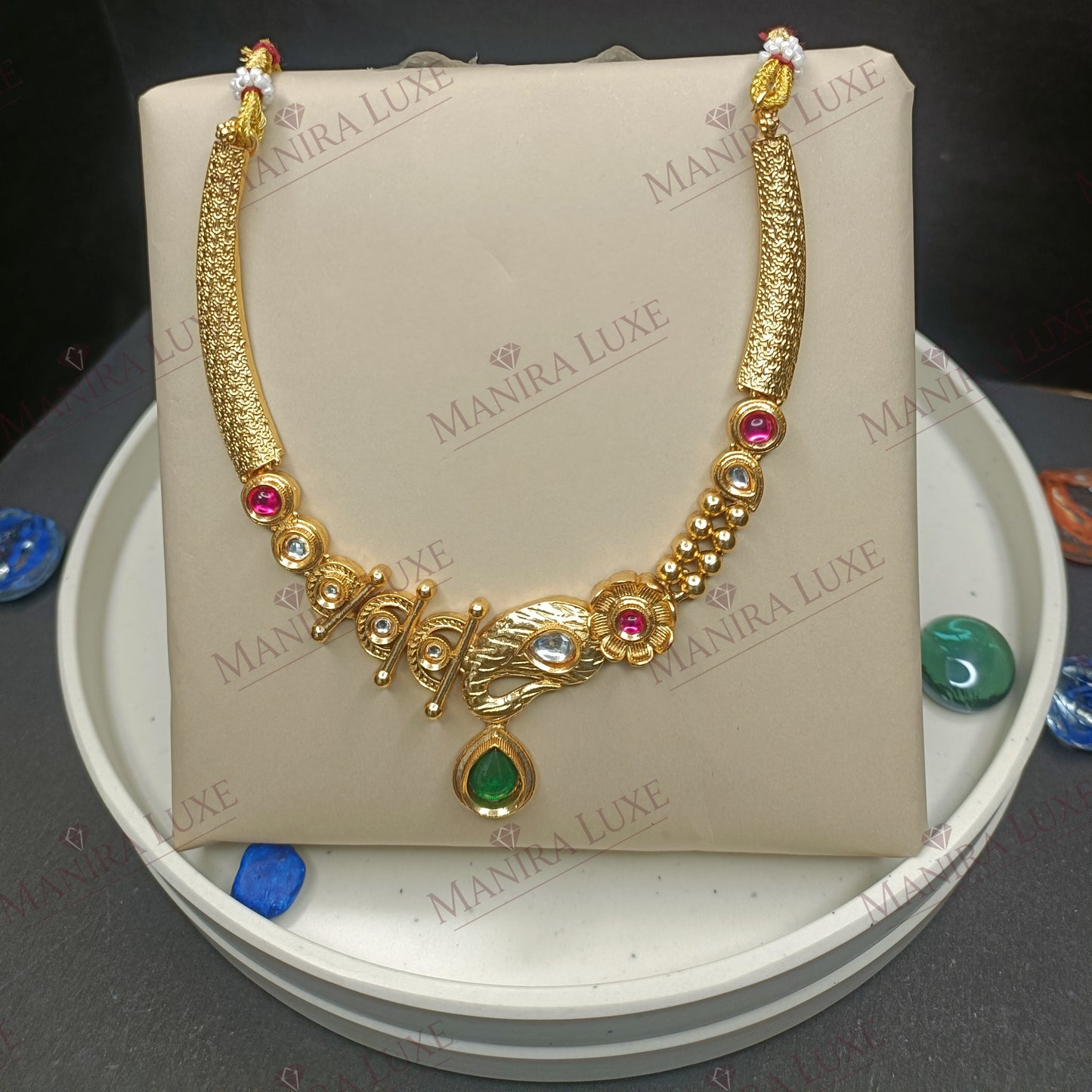 FESTIVE FLAIR GOLD CHOKER STYLE NECKLACE & EARRING SET