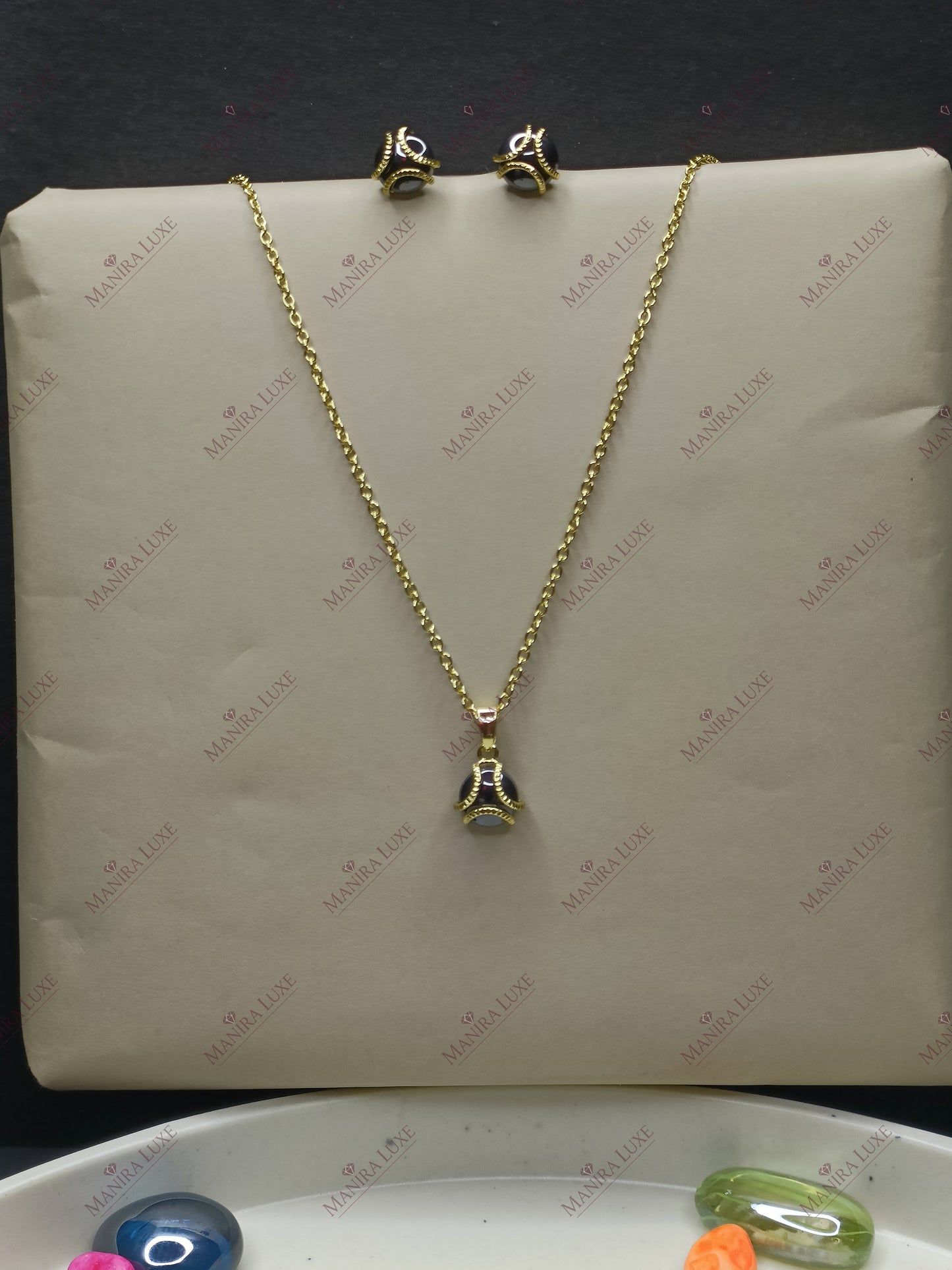 THE NOIR GOLD NECKLACE WITH EARRINGS