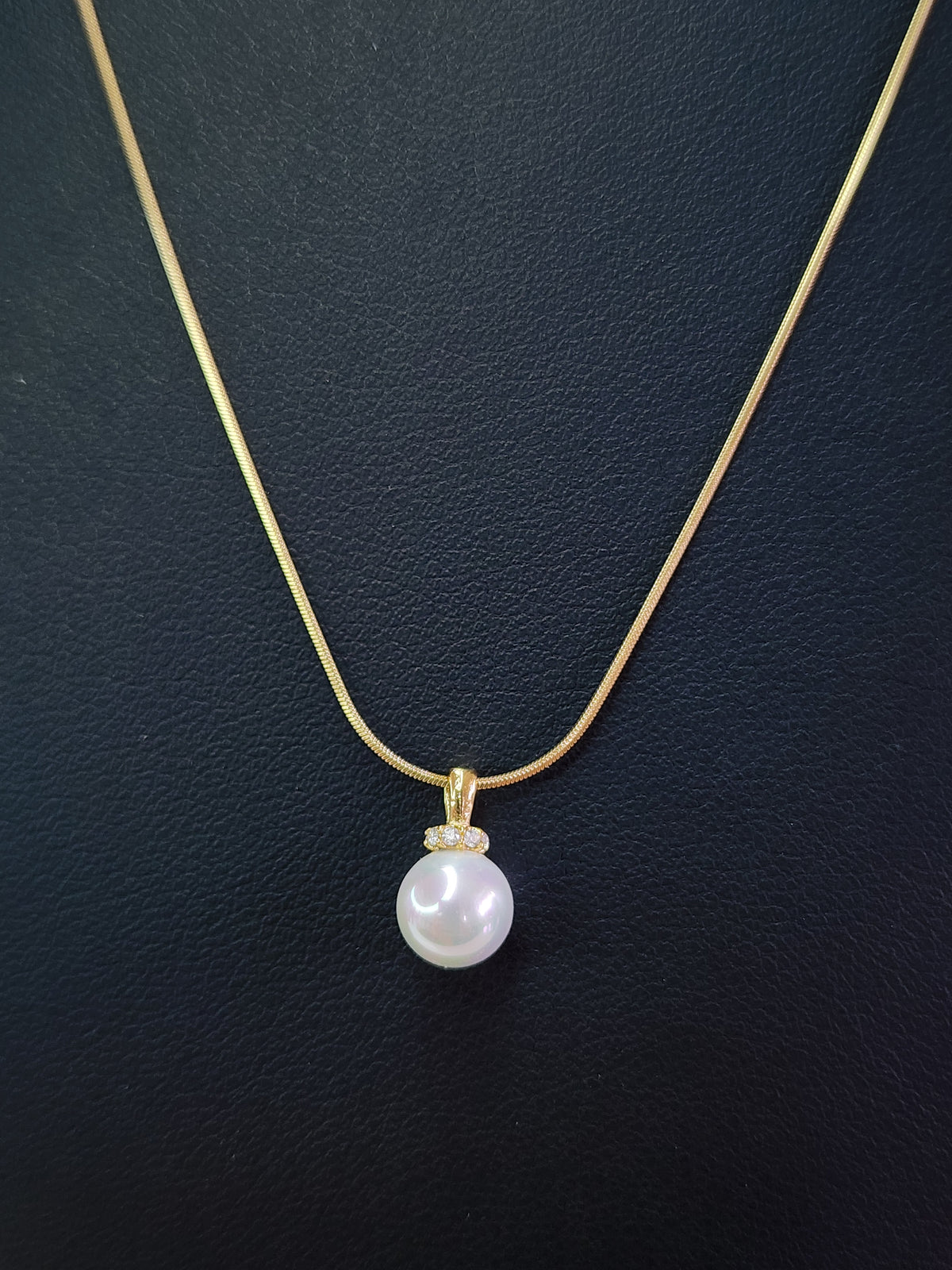 Lustrous Pearl Drop Gold Necklace