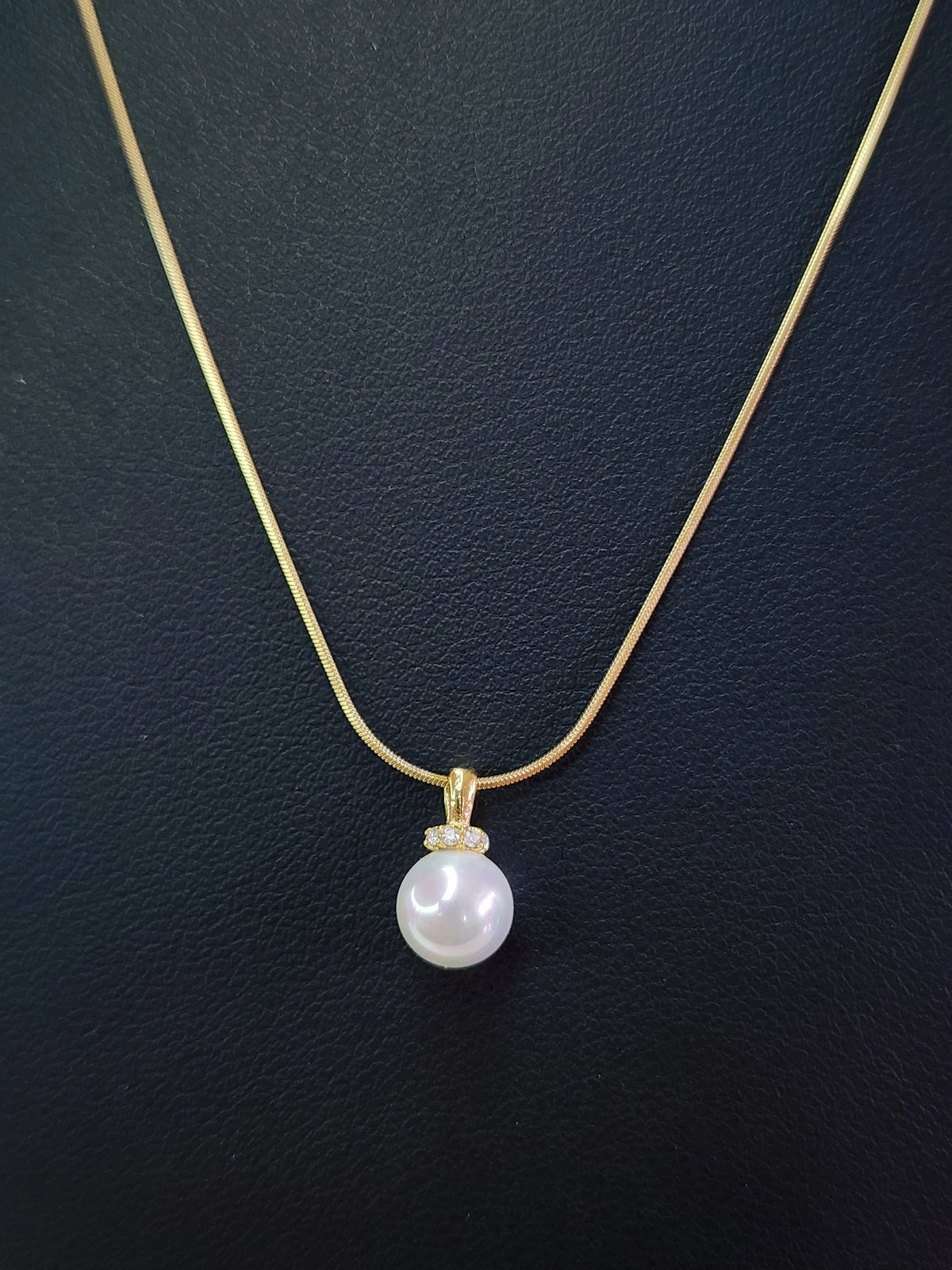 Lustrous Pearl Drop Gold Necklace